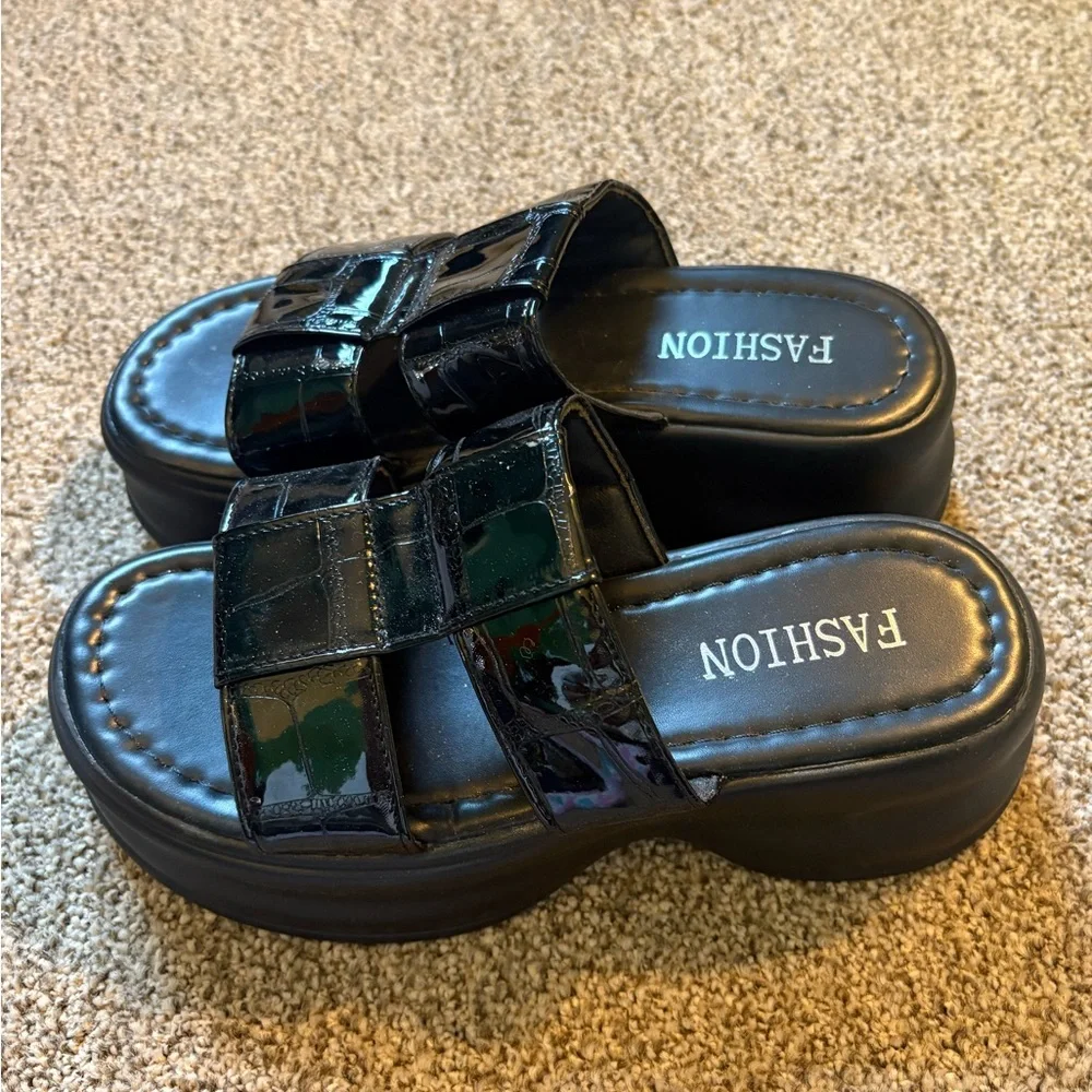 Faux crock black platform sandal wedges NWOT